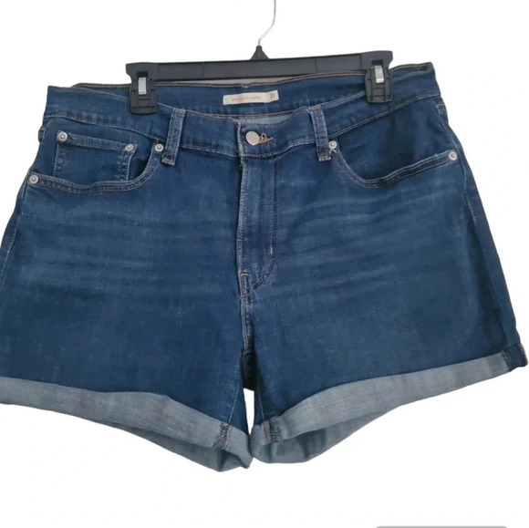 LEVIS MID LENGTH SHORTS, SIZE 33 - Picture 2 of 4